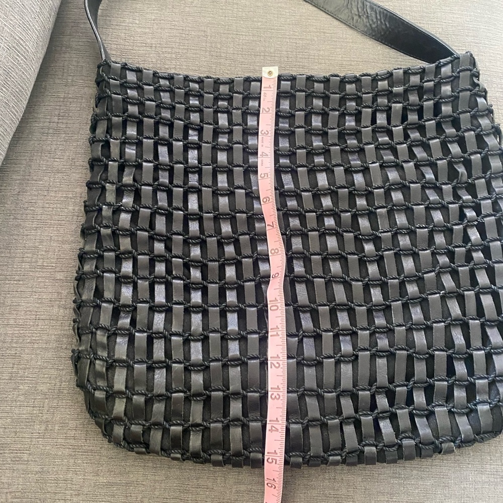 Banana Republic • leather shoulder bag - Picture 5 of 7